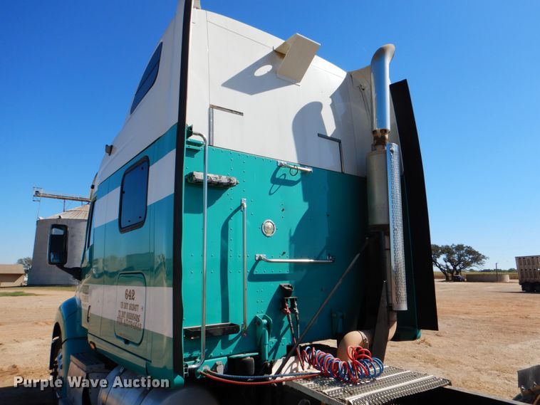 image for item DJ0753 2010 Peterbilt 387  semi truck