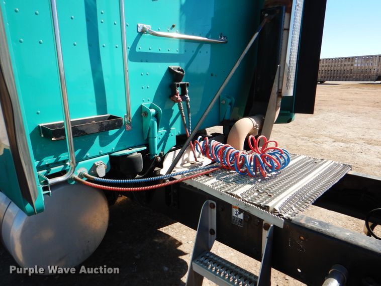 image for item DJ0753 2010 Peterbilt 387  semi truck