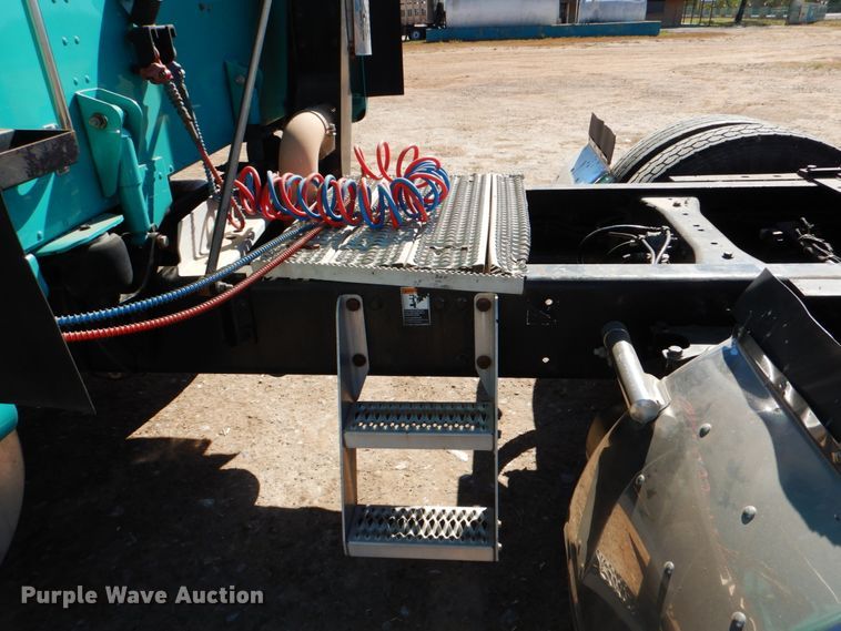 image for item DJ0753 2010 Peterbilt 387  semi truck