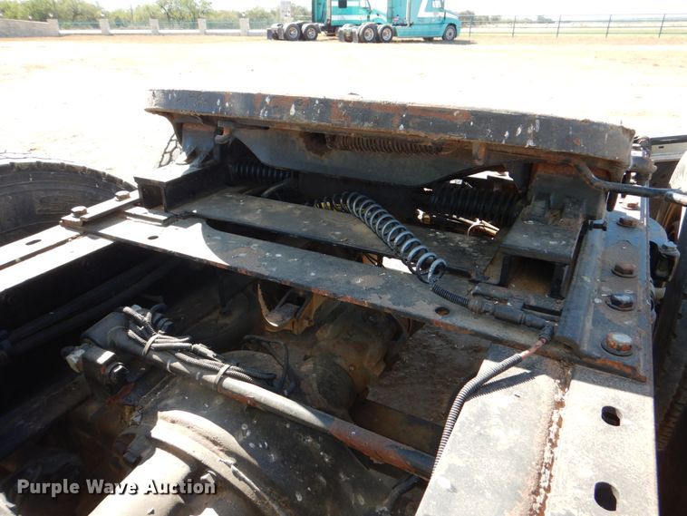 image for item DJ0753 2010 Peterbilt 387  semi truck