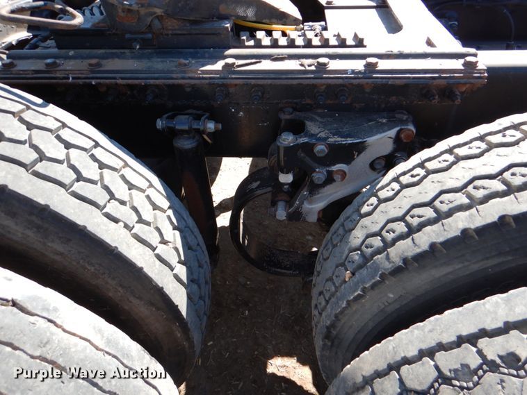 image for item DJ0753 2010 Peterbilt 387  semi truck