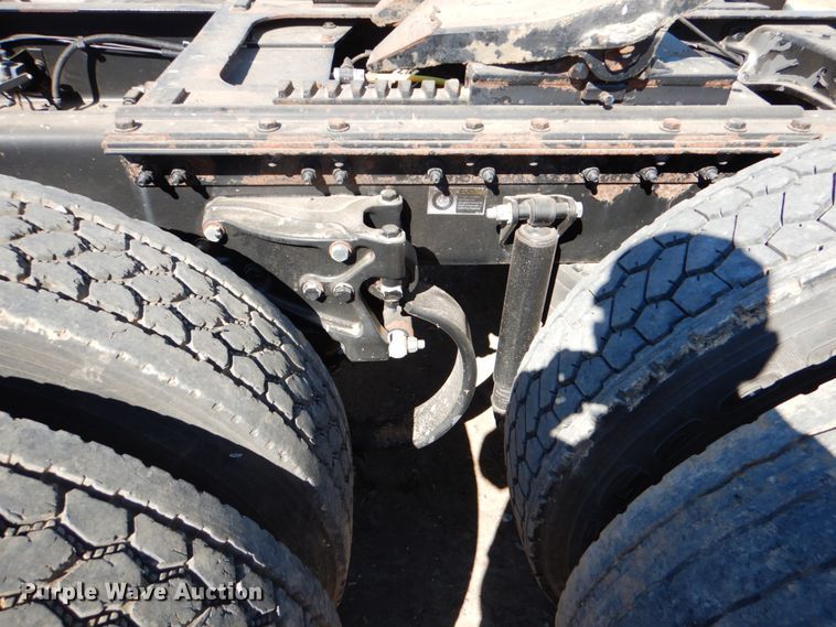 image for item DJ0753 2010 Peterbilt 387  semi truck