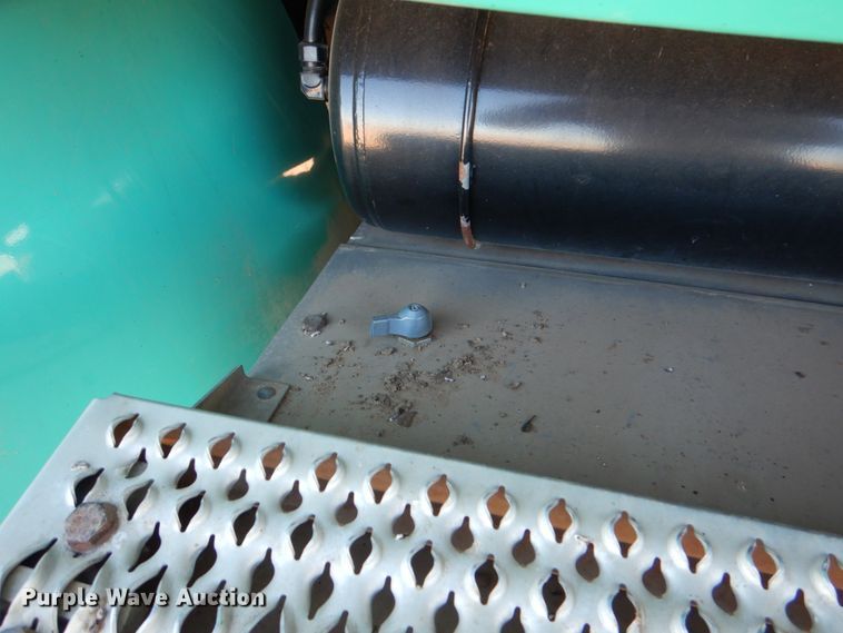 image for item DJ0753 2010 Peterbilt 387  semi truck