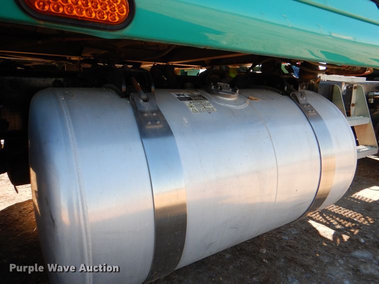 image for item DJ0753 2010 Peterbilt 387  semi truck