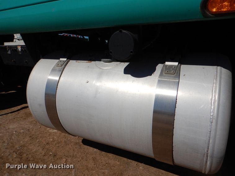 image for item DJ0753 2010 Peterbilt 387  semi truck