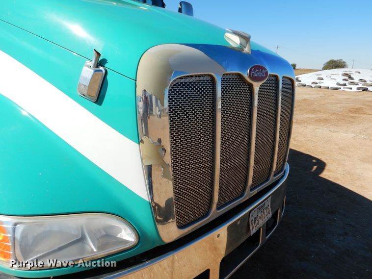 image for item DJ0753 2010 Peterbilt 387  semi truck
