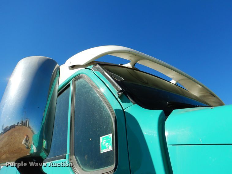 image for item DJ0753 2010 Peterbilt 387  semi truck