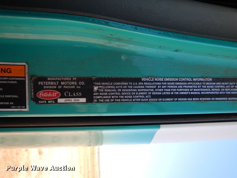 image for item DJ0753 2010 Peterbilt 387  semi truck