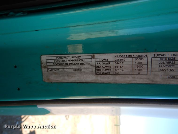 image for item DJ0753 2010 Peterbilt 387  semi truck