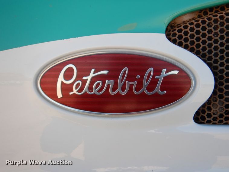 image for item DJ0753 2010 Peterbilt 387  semi truck