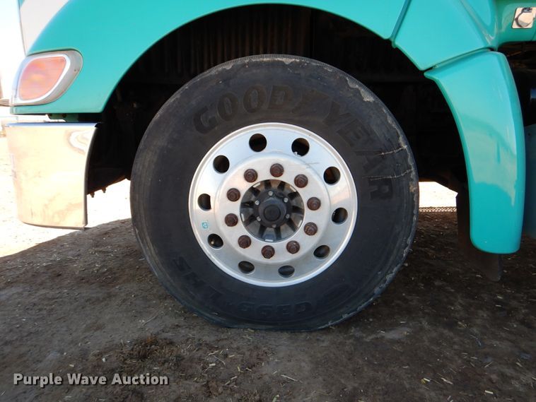 image for item DJ0753 2010 Peterbilt 387  semi truck