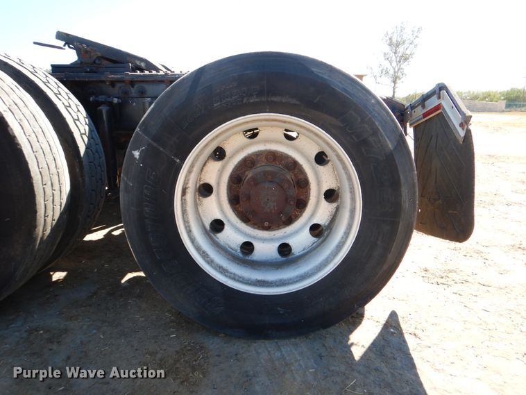 image for item DJ0753 2010 Peterbilt 387  semi truck