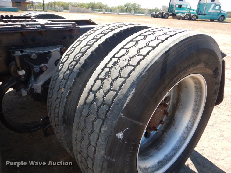 image for item DJ0753 2010 Peterbilt 387  semi truck