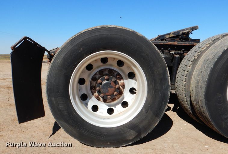 image for item DJ0753 2010 Peterbilt 387  semi truck