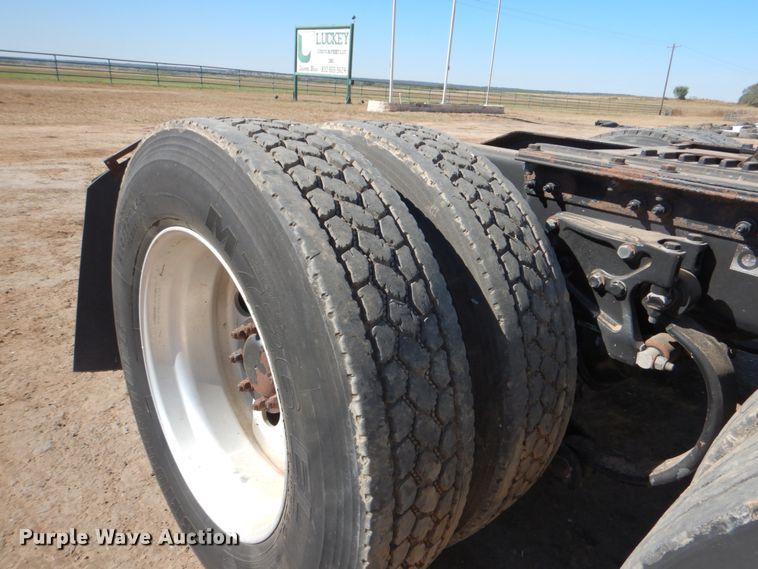 image for item DJ0753 2010 Peterbilt 387  semi truck