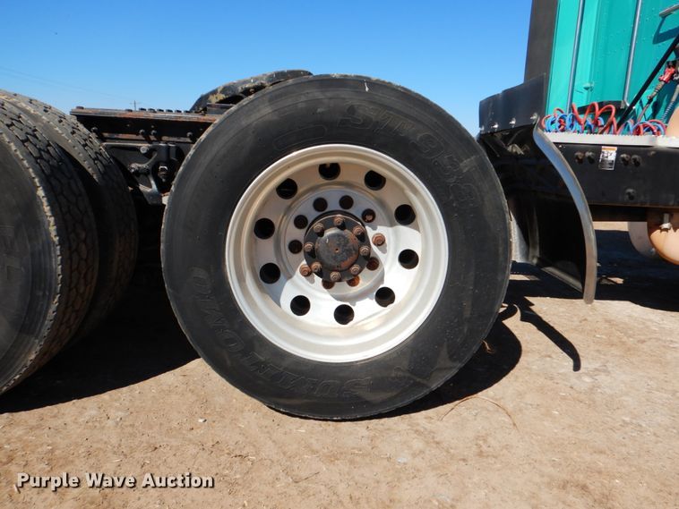 image for item DJ0753 2010 Peterbilt 387  semi truck