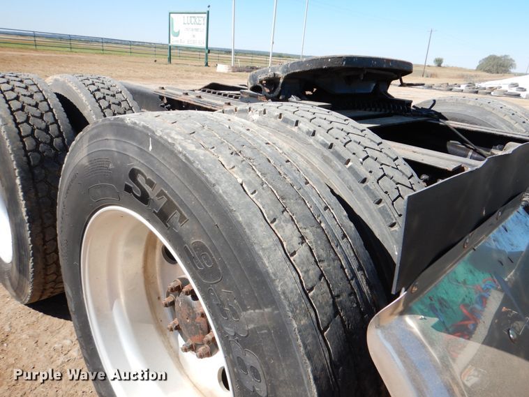 image for item DJ0753 2010 Peterbilt 387  semi truck