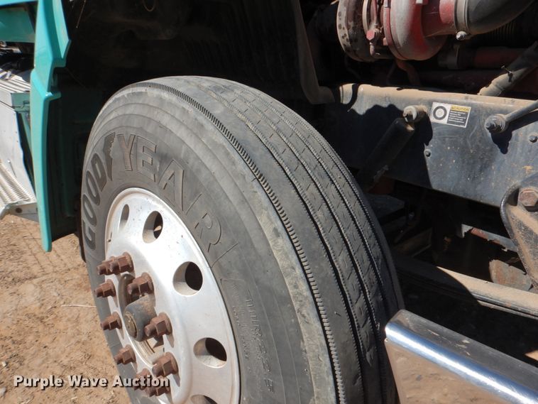 image for item DJ0753 2010 Peterbilt 387  semi truck