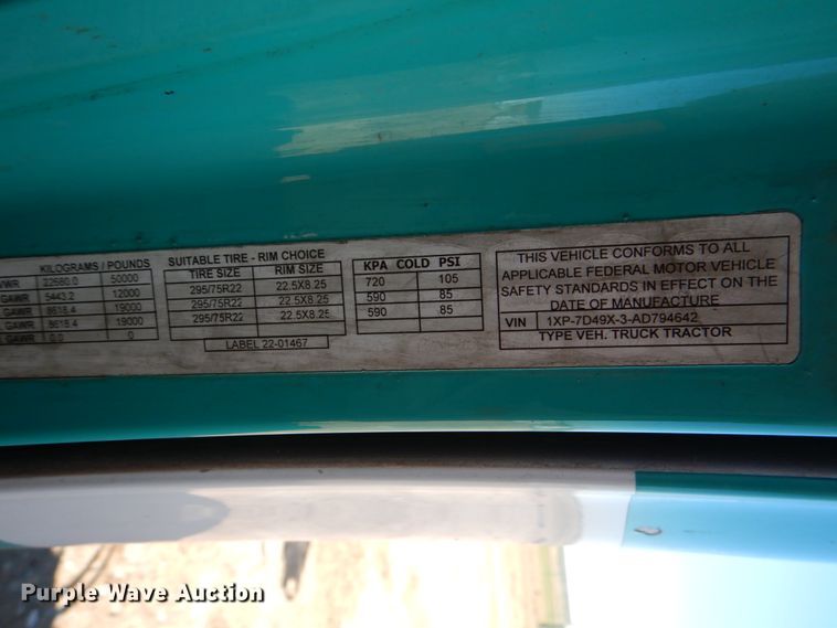 image for item DJ0753 2010 Peterbilt 387  semi truck