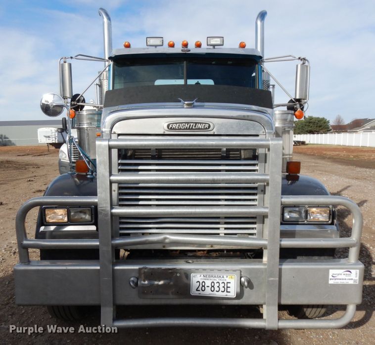 image for item DJ5817 2000 Freightliner FLD120 Classic XL  semi truck