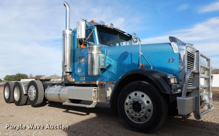 image for item DJ5817 2000 Freightliner FLD120 Classic XL  semi truck