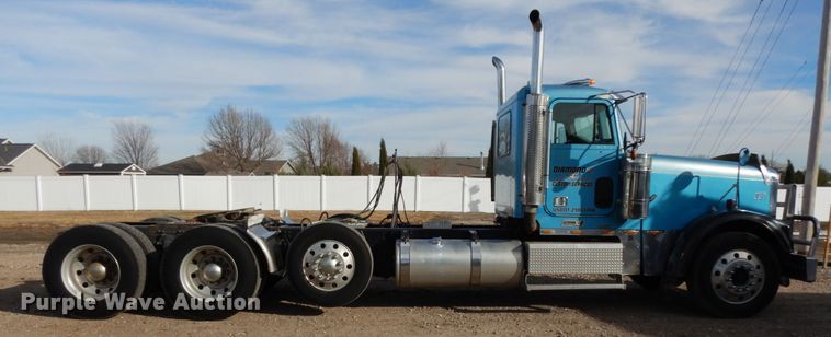 image for item DJ5817 2000 Freightliner FLD120 Classic XL  semi truck