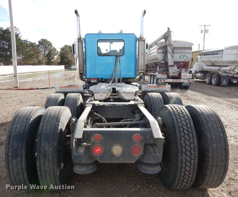 image for item DJ5817 2000 Freightliner FLD120 Classic XL  semi truck