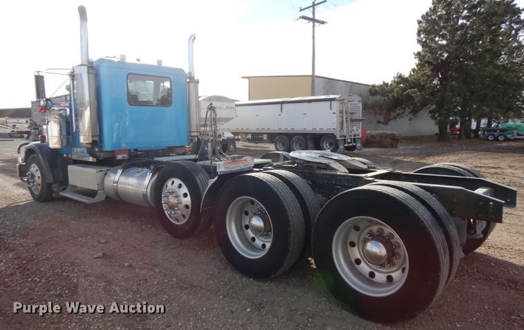 image for item DJ5817 2000 Freightliner FLD120 Classic XL  semi truck