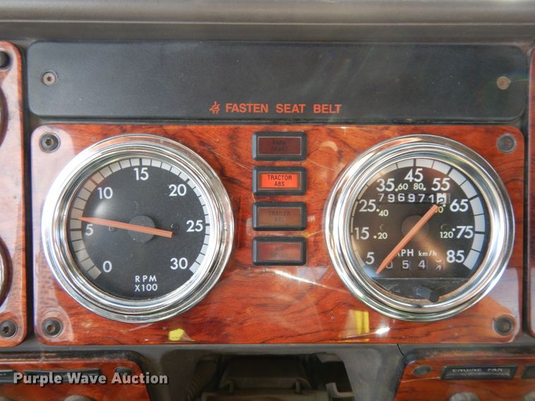 image for item DJ5817 2000 Freightliner FLD120 Classic XL  semi truck