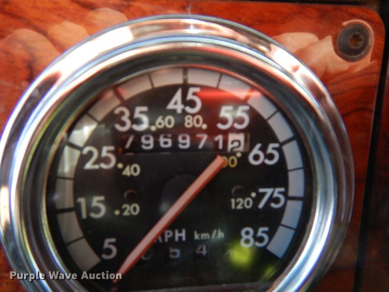 image for item DJ5817 2000 Freightliner FLD120 Classic XL  semi truck