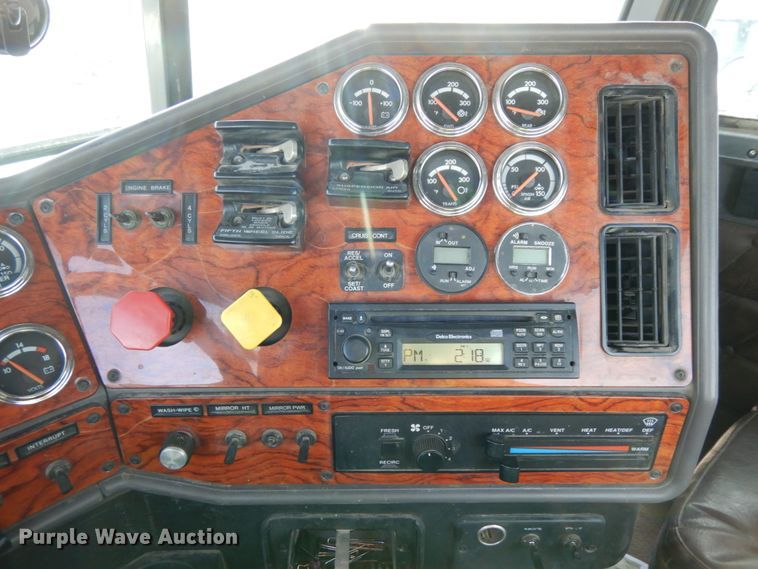 image for item DJ5817 2000 Freightliner FLD120 Classic XL  semi truck