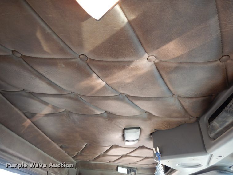 image for item DJ5817 2000 Freightliner FLD120 Classic XL  semi truck