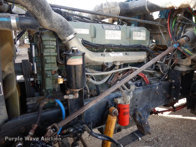 image for item DJ5817 2000 Freightliner FLD120 Classic XL  semi truck