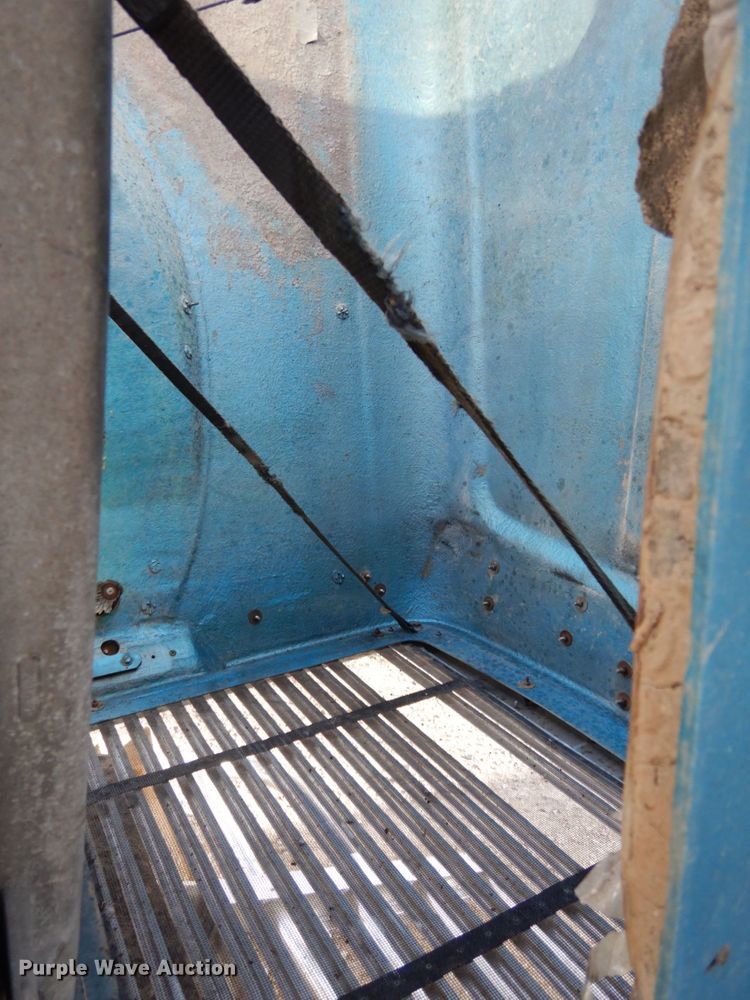 image for item DJ5817 2000 Freightliner FLD120 Classic XL  semi truck