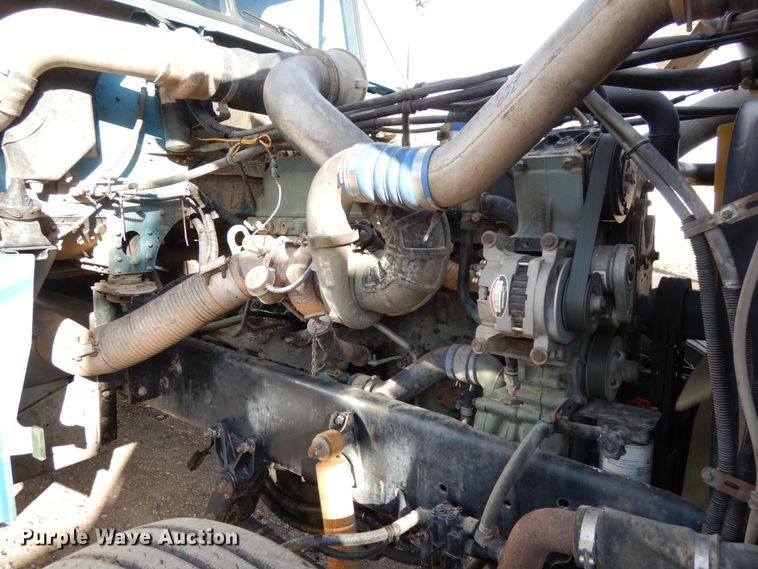 image for item DJ5817 2000 Freightliner FLD120 Classic XL  semi truck