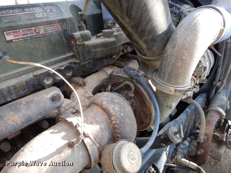 image for item DJ5817 2000 Freightliner FLD120 Classic XL  semi truck