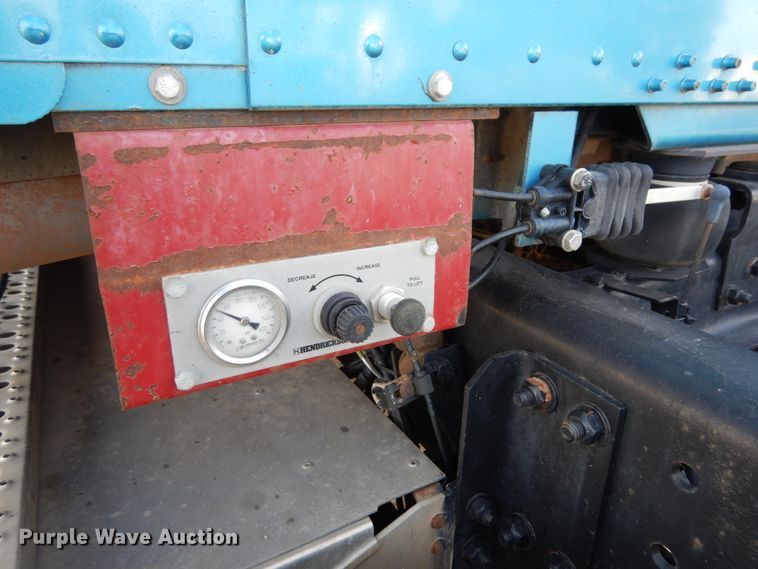 image for item DJ5817 2000 Freightliner FLD120 Classic XL  semi truck