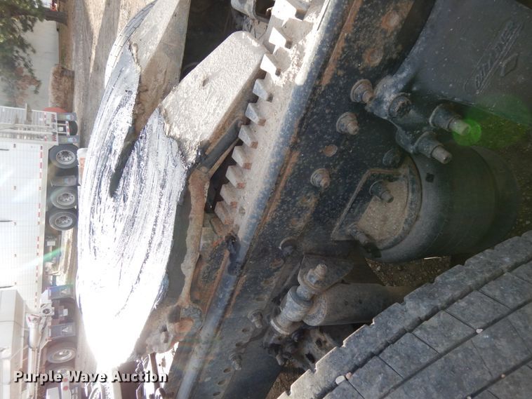 image for item DJ5817 2000 Freightliner FLD120 Classic XL  semi truck