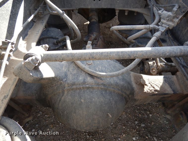 image for item DJ5817 2000 Freightliner FLD120 Classic XL  semi truck