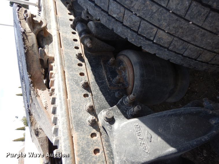 image for item DJ5817 2000 Freightliner FLD120 Classic XL  semi truck