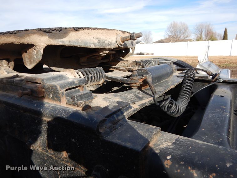 image for item DJ5817 2000 Freightliner FLD120 Classic XL  semi truck