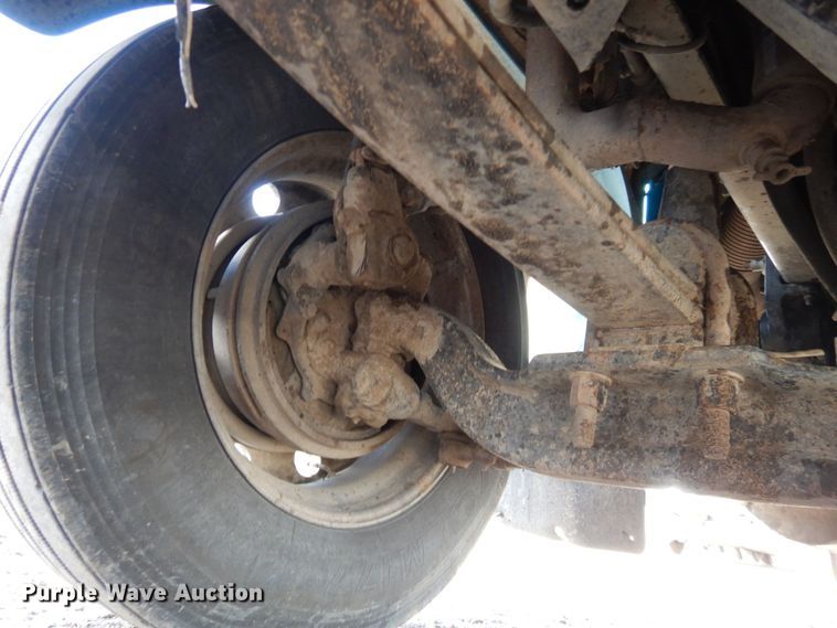 image for item DJ5817 2000 Freightliner FLD120 Classic XL  semi truck