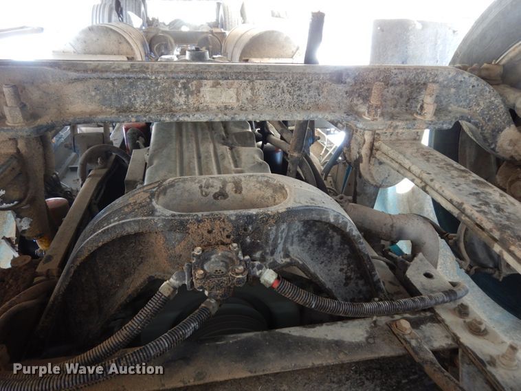 image for item DJ5817 2000 Freightliner FLD120 Classic XL  semi truck