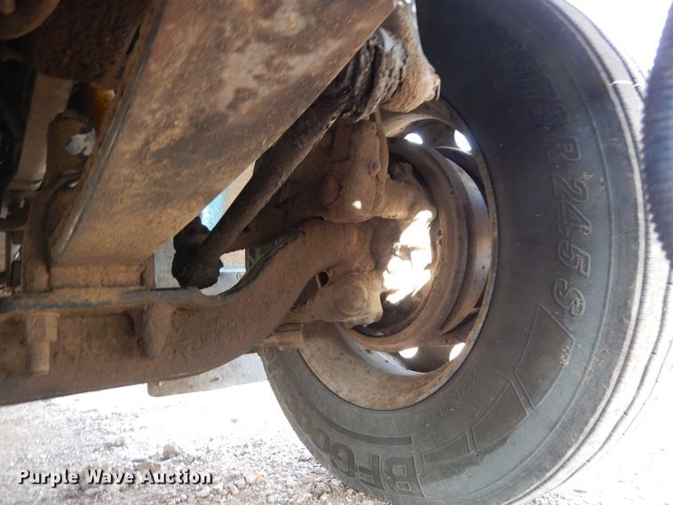 image for item DJ5817 2000 Freightliner FLD120 Classic XL  semi truck