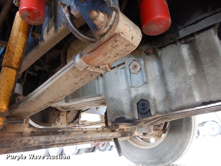 image for item DJ5817 2000 Freightliner FLD120 Classic XL  semi truck