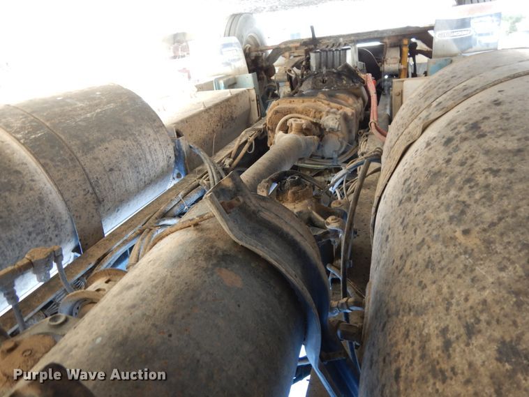 image for item DJ5817 2000 Freightliner FLD120 Classic XL  semi truck