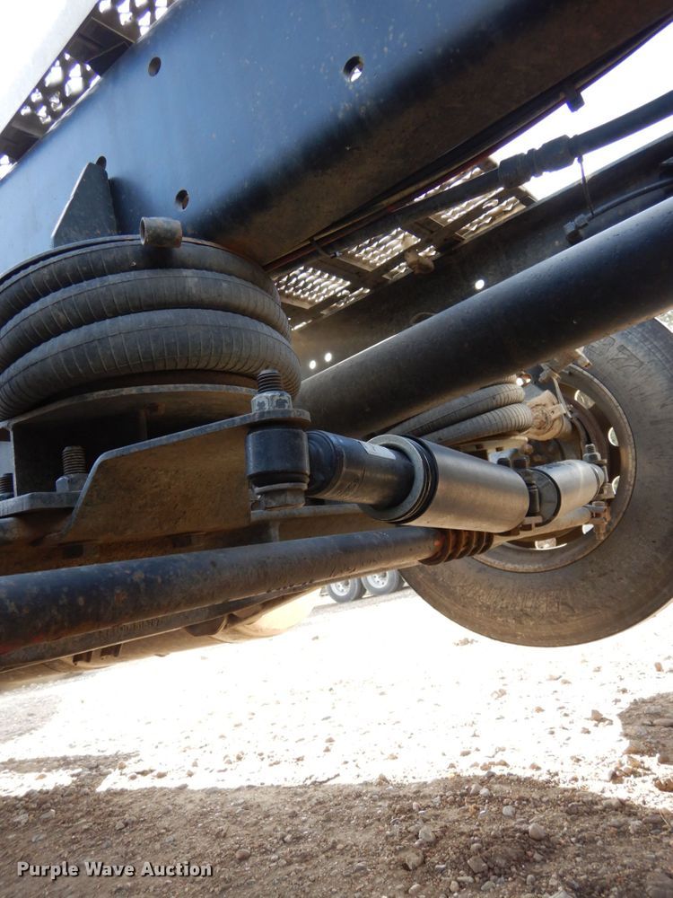 image for item DJ5817 2000 Freightliner FLD120 Classic XL  semi truck