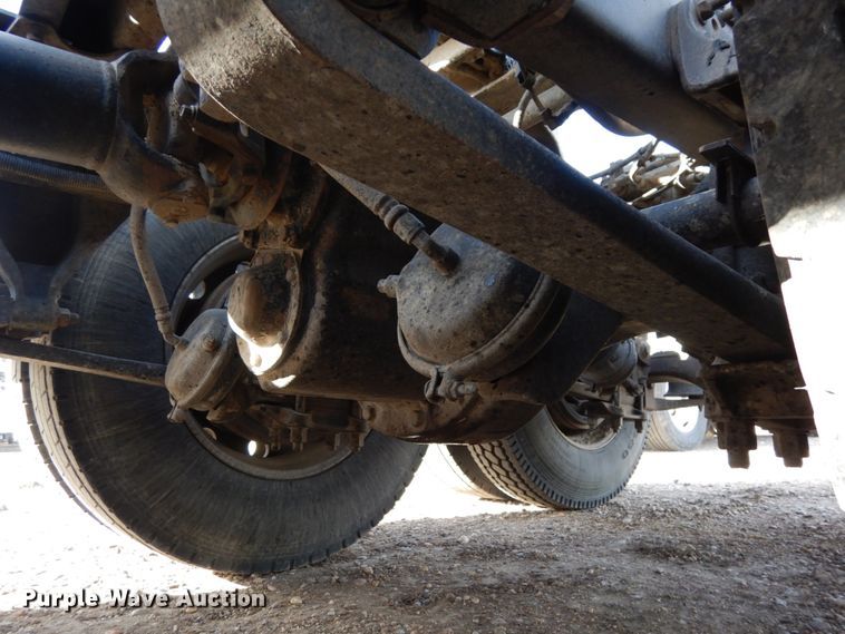 image for item DJ5817 2000 Freightliner FLD120 Classic XL  semi truck