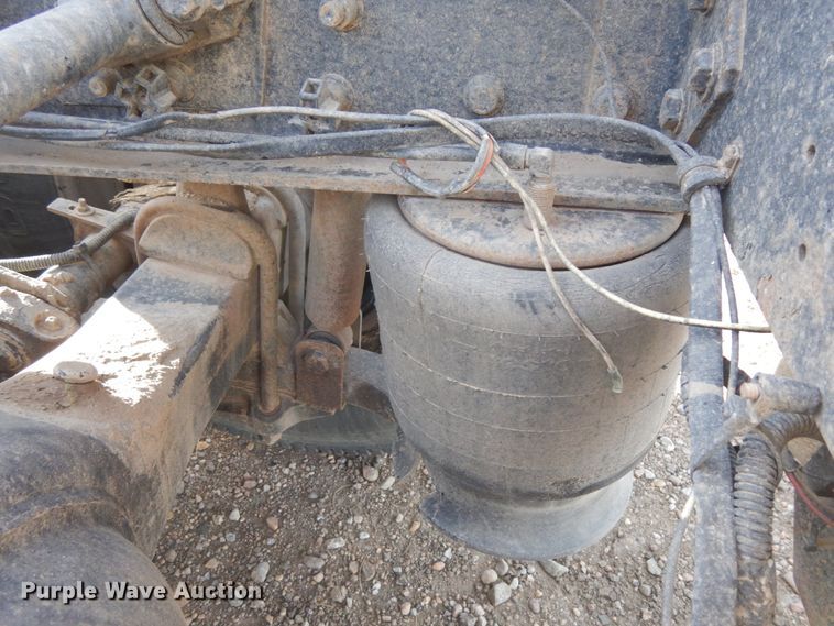 image for item DJ5817 2000 Freightliner FLD120 Classic XL  semi truck