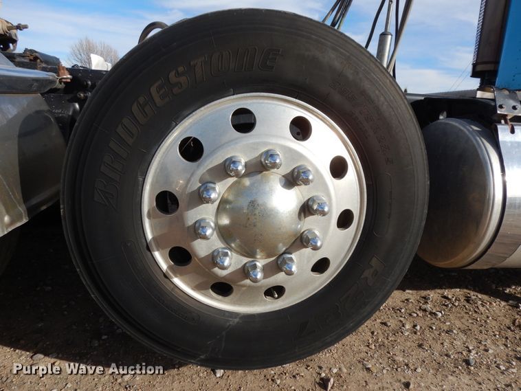 image for item DJ5817 2000 Freightliner FLD120 Classic XL  semi truck